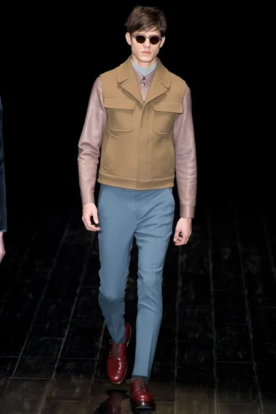 Look 19